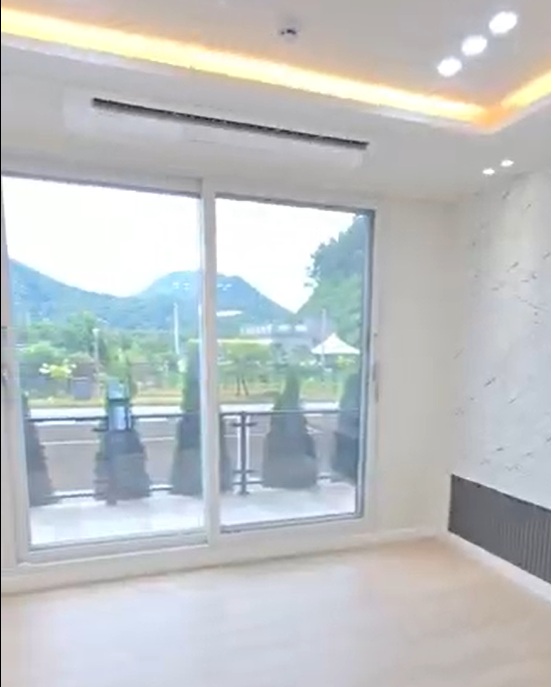 일반세대 창가 거실